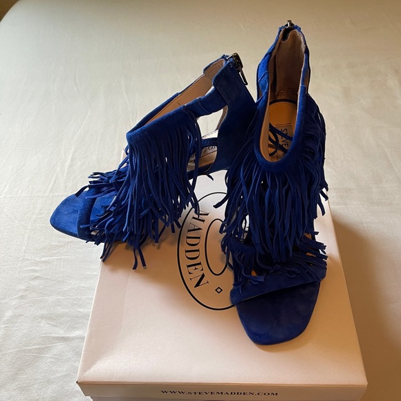 Fringe Sandals - Picture 4 of 5